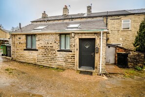 Panoramic Cottage, Accessible, Ensuite (Free parking ) | Exterior - Cottage Hide-out (Huddersfield)