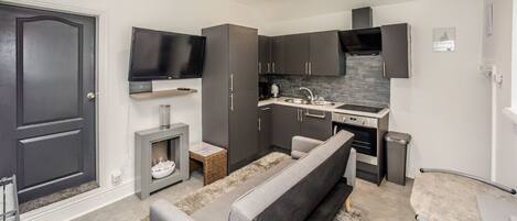 Panoramic Cottage, Accessible, Ensuite (Free parking ) | Shared kitchen