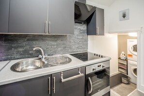 Panoramic Cottage, Accessible, Ensuite (Free parking ) | Shared kitchen