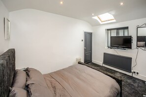 Stuga - tillgänglighetsanpassat - eget badrum (Free parking ) | 1 sovrum