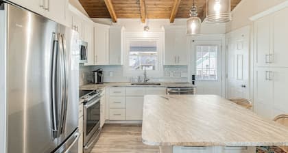 BEAUTIFUL Oak Island OCEAN VIEW home only steps to the BEACH and BOAT LAUNCH!