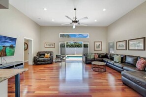 Villa | 3 bedrooms, Internet