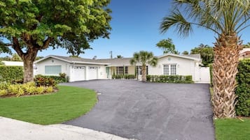 Villa | 3 bedrooms, Internet