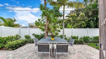 3 bedrooms, Internet