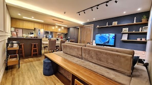 Appartamento Design | Area soggiorno | TV LED 55 pollici con canali digitali