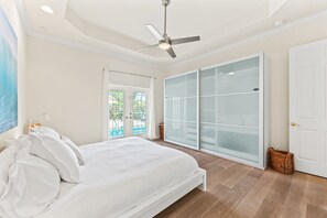 3 habitaciones, tabla de planchar con plancha, wifi y ropa de cama