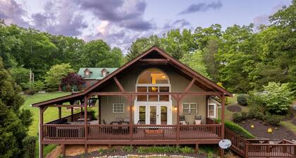 Fall Sale - Mountain view, theater, game room, hot tub & fire pit near park!