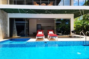 Piscina a l'aire lliure 