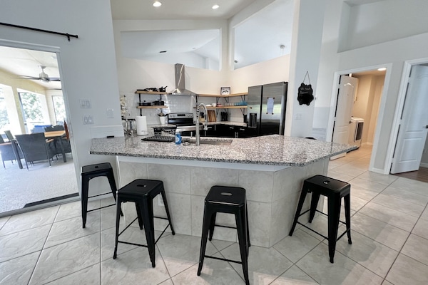 Seggiolone, tavolo da pranzo