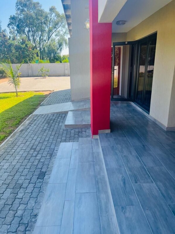 المنشأة من الخارج