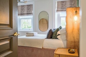 4 bedrooms, individually decorated, individually furnished, free WiFi