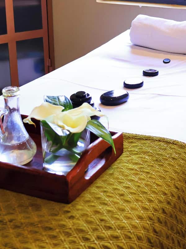 Couples treatment rooms, sauna, steam room, body treatments