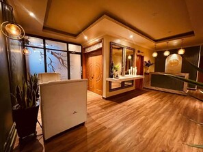 Couples treatment rooms, sauna, steam room, body treatments