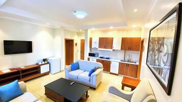 Suite | Wohnzimmer | 52-Zoll-Smart-TV mit Kabelempfang, Netflix, Streaming-Dienste