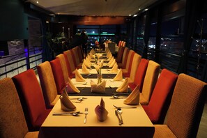 Family dining - URBAN PARK SUITES HOTEL (Kigali)