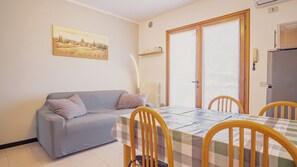 Smart TV, offices - Ginevra Apartment - One Bedroom Apartment, Sleeps 2 (Sirmione)