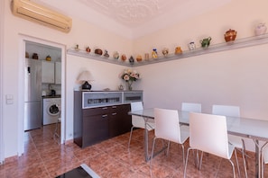 Dining - Modernist flat in Eixample center (Barcelona)
