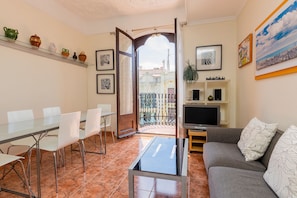 Living area - Modernist flat in Eixample center (Barcelona)