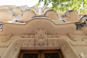 Exterior detail - Modernist flat in Eixample center (Barcelona)