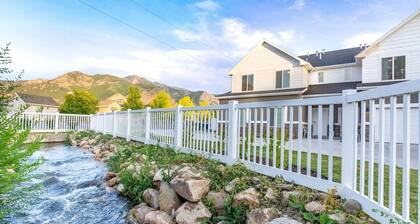 ⭐️Private Hot Tub + Fireplace + Covered Patio + 75" TV