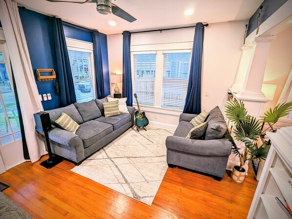 Smart TV, books, stereo