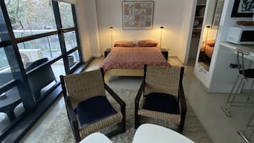 Comfort Apartment, 1 Queen Bed, Park View, Corner | 1 bedroom, premium bedding, down comforters, individually decorated