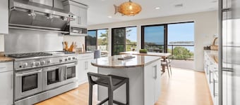 Water Views - Private Beach - Putting Green