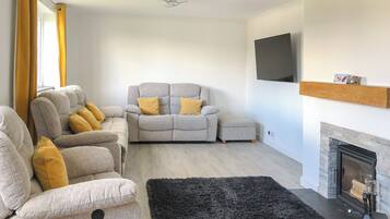 TV, fireplace