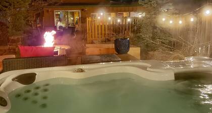 Cozy Mountain Cabin ☆ Hot tub ☆ Work From Home and Pet Friendly