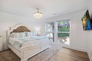 Room - Stunning Renovated Designer Home At The Beach! (Isle of Palms)