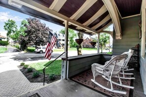 Property grounds - RIVER VIEWS @ ASHWOOD, WALK TO FALLS, USA-2500SF (Niagara Falls)