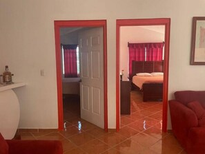 2 室のベッドルーム、デスク