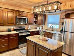 Private kitchen - Waterfront 5Bdrm, by Shops, Olcott Beach, Marina (Burt)