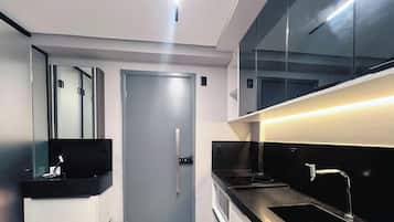 Apartamento premier | Cozinha privada | Frigobar, micro-ondas