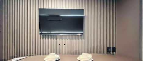 Premier Apartment | Dining