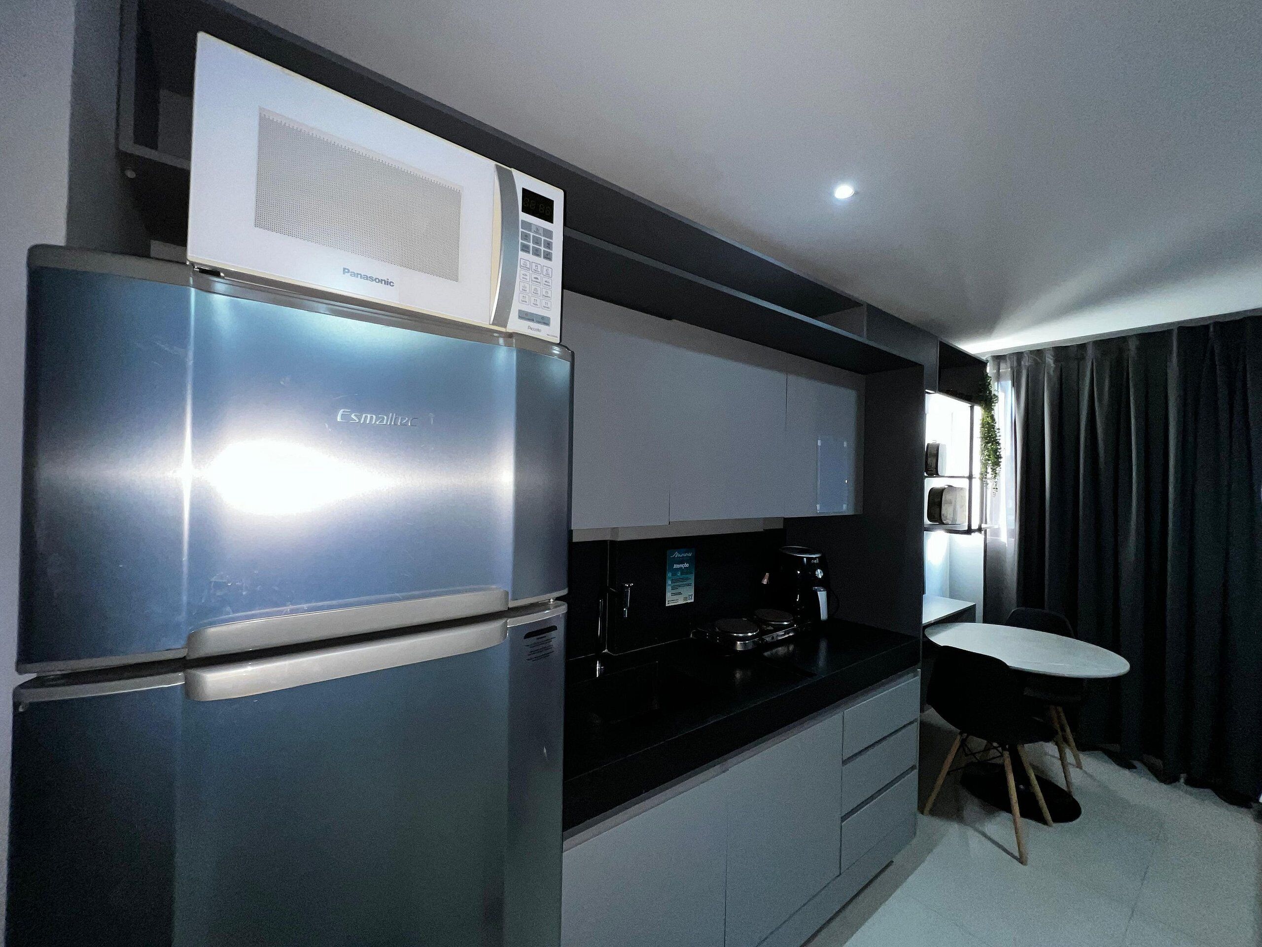 Apartemen Desain | Dapur pribadi | Lemari es kecil dan microwave