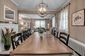 Dining - RIVERVIEWS @ HARPER WREN -3000SF WALK TO FALLS (Niagara Falls)