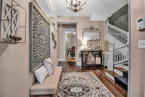 Interior - RIVERVIEWS @ HARPER WREN -3000SF WALK TO FALLS (Niagara Falls)