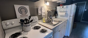 Cozy Court Street #3 Steps from Everything!