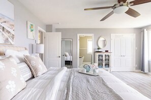 8 quartos, ferros/tábuas de passar roupa, Wi-Fi, roupa de cama