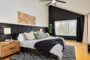 8 bedrooms, iron/ironing board, WiFi, bed sheets - Magical Lake Home 9 mins to MOA and MSP Airport (Mendota Heights)