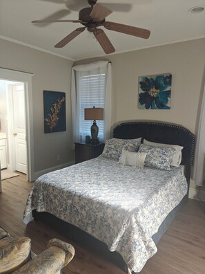 5 makuuhuonetta, silitysrauta/-lauta, ilmainen Wi-Fi, vuodevaatteet