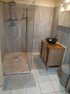 Dusche, Handtücher, Seife