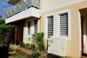 Exterior detail - Appartement F2 Zen, à Proximité de la mer (Les Trois-Îlets)