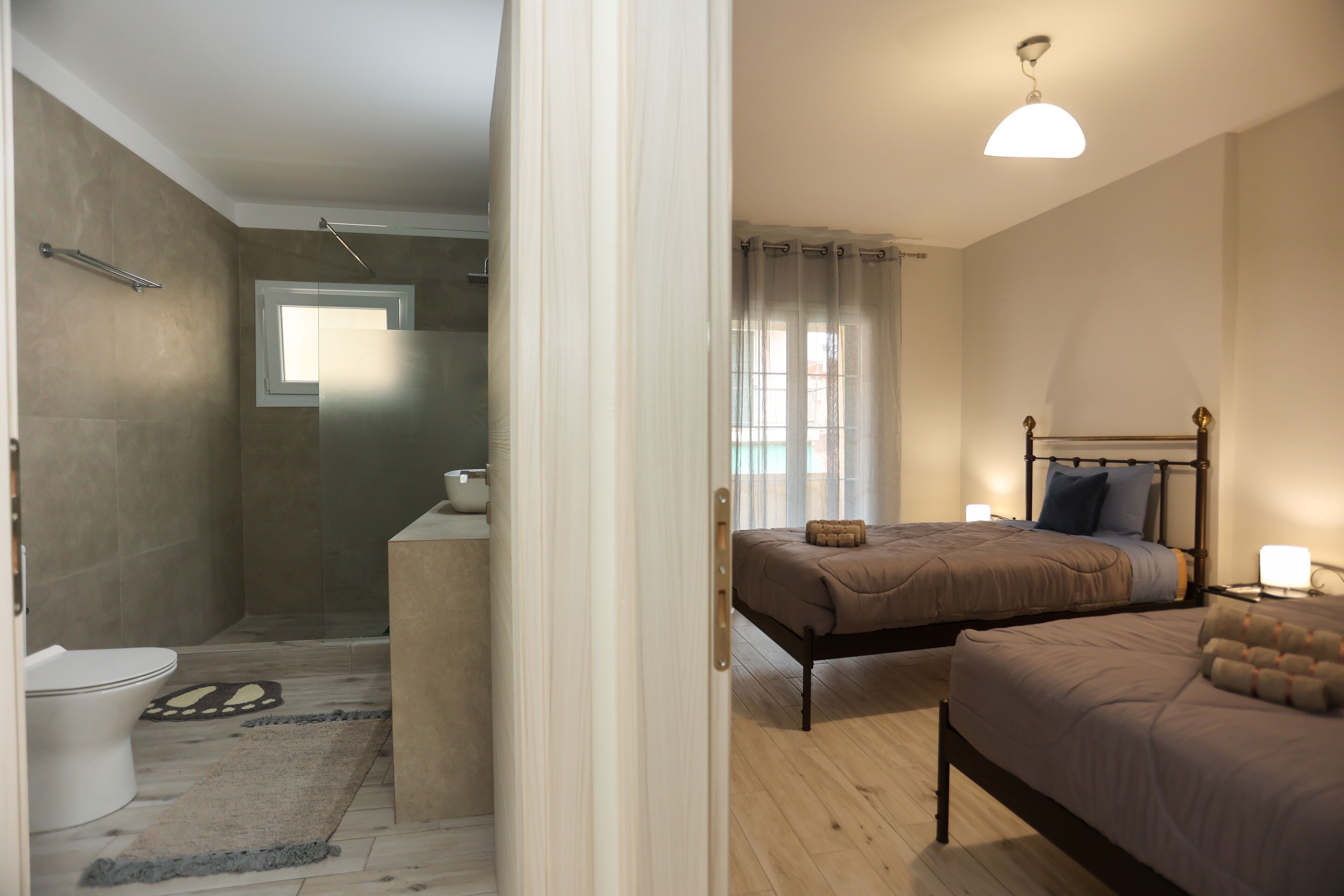 2 bedrooms, in-room safe, iron/ironing board, free WiFi