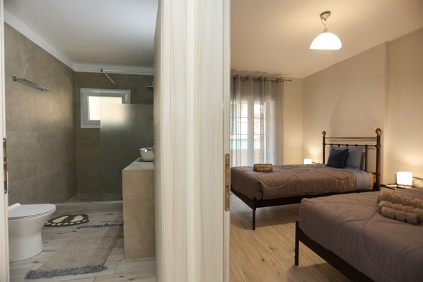 2 bedrooms, in-room safe, iron/ironing board, free WiFi