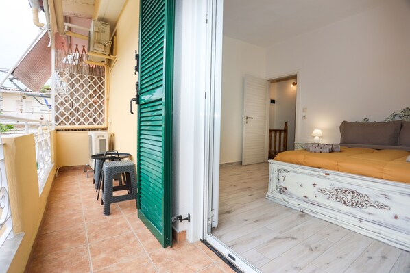 2 bedrooms, in-room safe, iron/ironing board, free WiFi