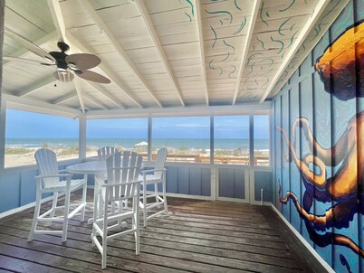 Beachfront 3bed 2bath sleeps 8. ‘25 amenity pass, linens included.