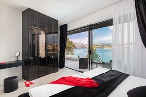 5 bedrooms, iron/ironing board, free WiFi, bed sheets