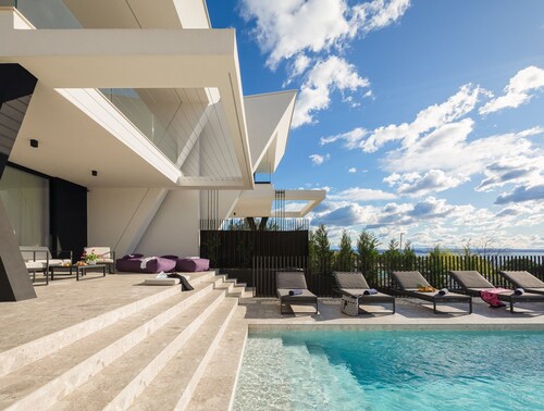 Luxury Villa Ole with Pool